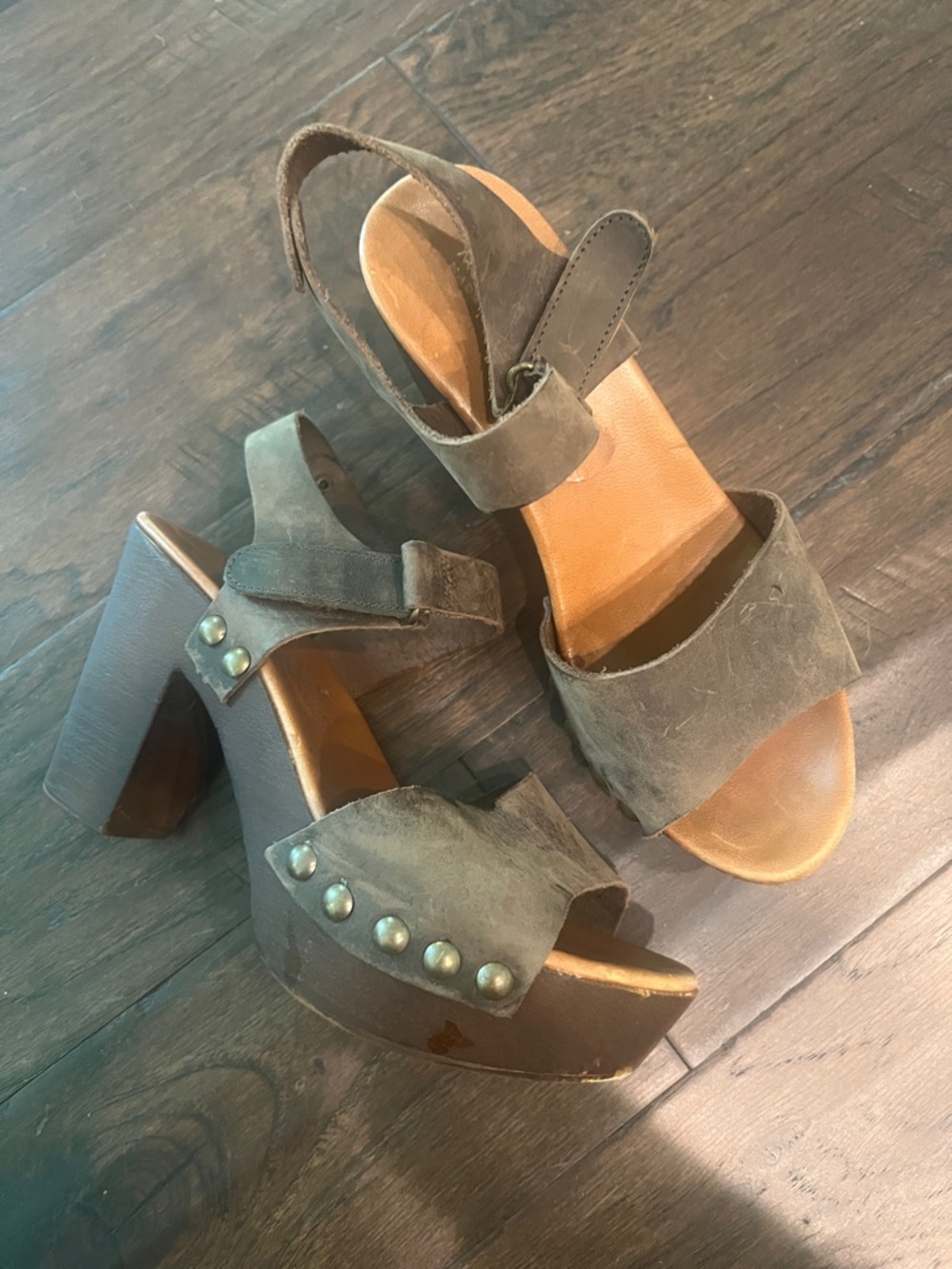 Mila Paoli Brown Leather/Wood Platform Sandal with Stud Detail 38